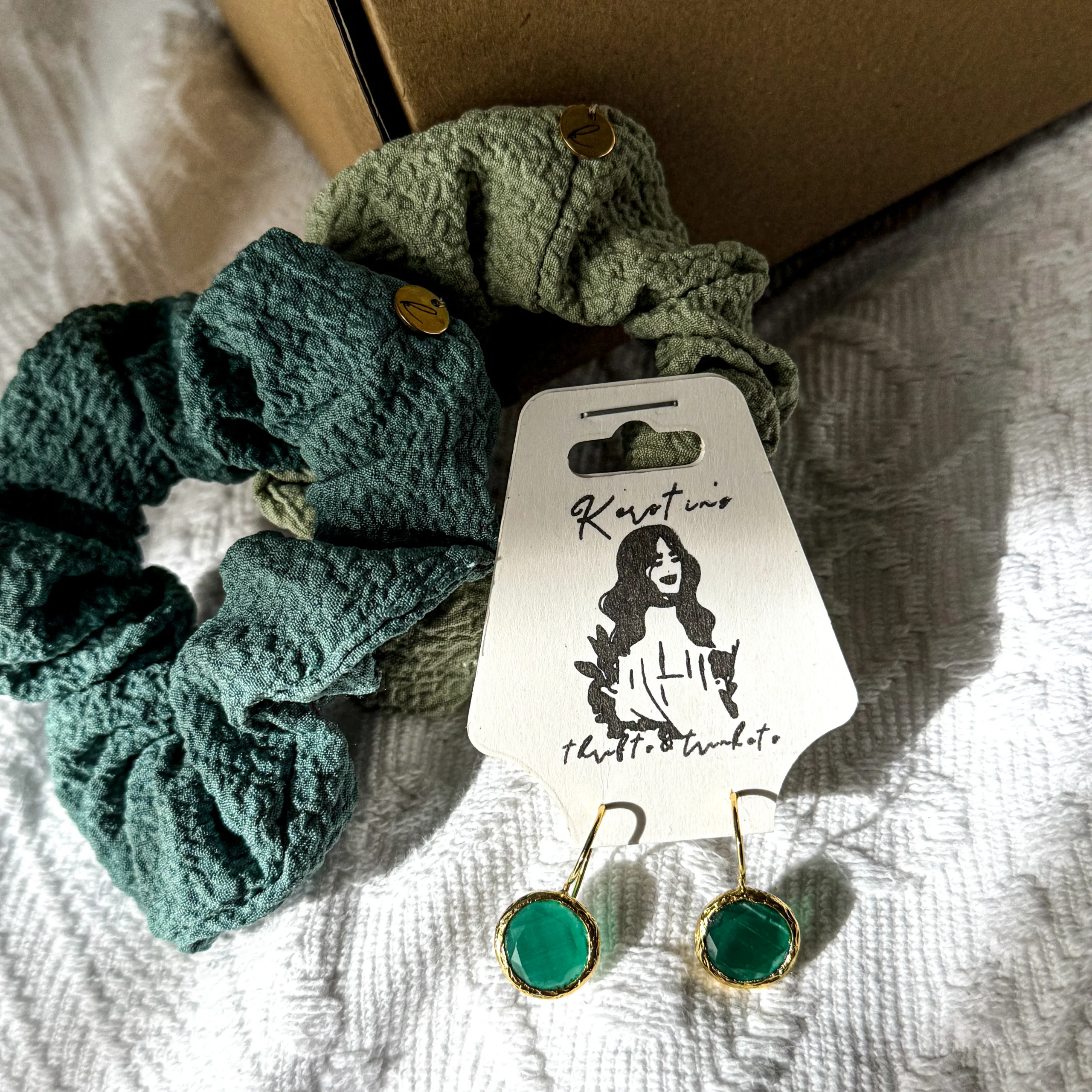 Green Gift Box - Image 2